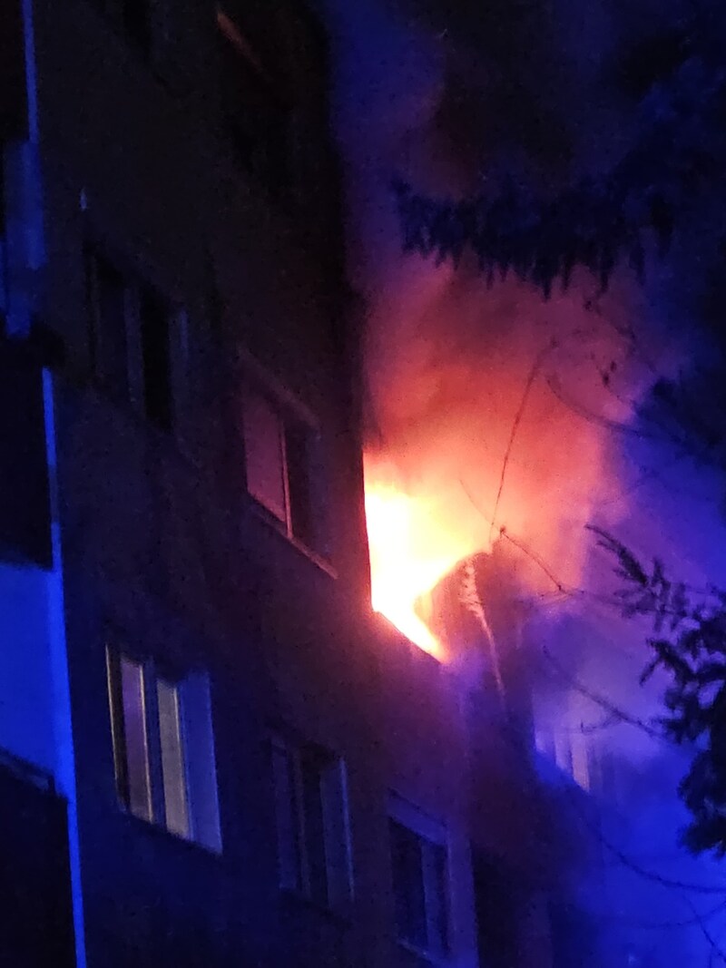 The fire was threatening to spread. There were still some people in the building at the time (Bild: FF Brunn am Gebirge) The fire was threatening to spread. There were still some people in the building at the time (Bild: FF Brunn am Gebirge)