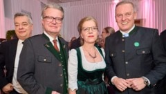 Werner Kogler, Christopher Drexler, Leonore Gewessler und Mario Kunasek bewiesen Gesprächsbereitschaft über Parteigrenzen hinweg. (Bild: Tuma Alexander/Starpix / A. Tuma)