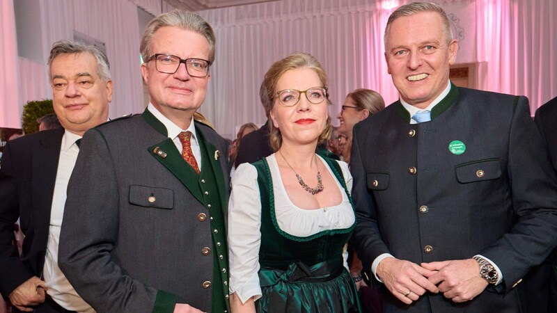 Werner Kogler, Christopher Drexler, Leonore Gewessler und Mario Kunasek bewiesen Gesprächsbereitschaft über Parteigrenzen hinweg.