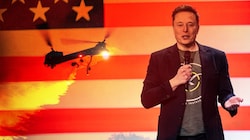 Elon Musk zählt zu den prominentesten Online-Zündlern. Worin er und rechte Mitstreiter die Schuldigen für die katastrophalen Feuer sehen. (Bild: Krone KREATIV/AFP/Patrick T. Fallon, AP/Sean Simmers)