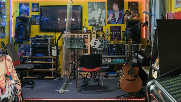 Der Proberaum ist Studio, Hobbyraum und Elvis-Schrein zugleich.