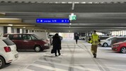 Zahlreiche Pkw wurden durch das Löschpulver besprüht.