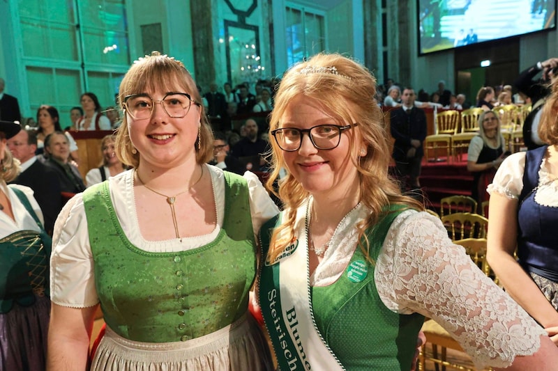 Fruit princess Andrea Gößl and Flower Route representative Anna-Sophie Karelly proudly represented their home region of Eastern Styria. (Bild: Jauschowetz Christian)