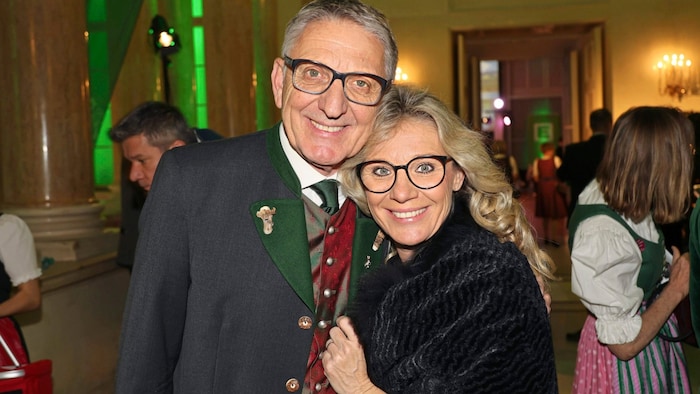 Traditional costume is the trump card: WKO boss Josef Herk with his wife, notary Valentina Herk ...