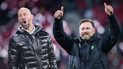 Christian Ilzer (l.) musste sich Ralph Hasenhüttl (r.) geschlagen geben.  (Bild: AFP/APA/Ronny HARTMANN/Daniel ROLAND)