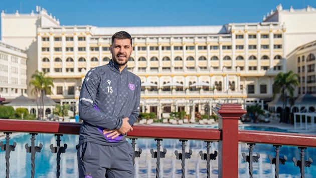 Aleksandar Dragovic vor dem Titanic Mardan Palace (Bild: Heinz Köhler)