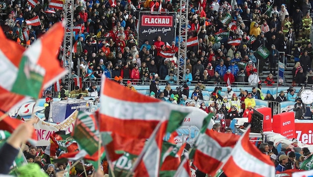 The women's night slalom once again attracts thousands of fans to Flachau. (Bild: Tröster Andreas/ANDREAS TROESTER)