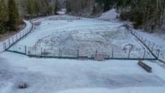 Winteridylle statt Probebohrungen: Auf dem Areal in Molln nahe des Naturparks Kalkalpen sollte ein Erdgasschatz gehoben werden. Weil sich herausstellte, dass es gar kein Gas gibt, ist jetzt dort wieder Ruhe eingekehrt. (Bild: Haijes Jack/Foto Haijes)