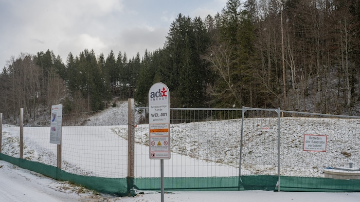 Die Umzäunungen stehen noch – wie im März 2024, als die Firma ADX erste Gasfunde meldete – ...