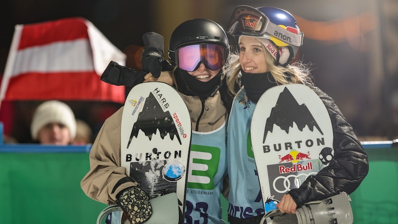 Hanna Karrer mit Siegerin Anna Gasser. (Bild: GEPA pictures)