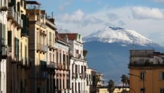 Ein seltenes Naturschauspiel: ein verschneiter Vesuv (Archivbild)