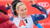 Lindsey Vonn zeigt auch im Super-G von St. Anton groß auf.