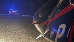 Der Polizeihubschrauber landete, die Mannschaft eilte zu Hilfe.  (Bild: Polizei Kärnten)