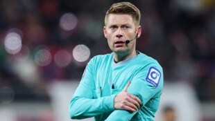Christian Dingert pfiff am Samstag die Partie zwischen Hoffenheim und Wolfsburg.