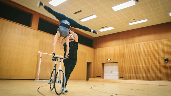 Marcel beim Training mit seiner Freundin Antonia.