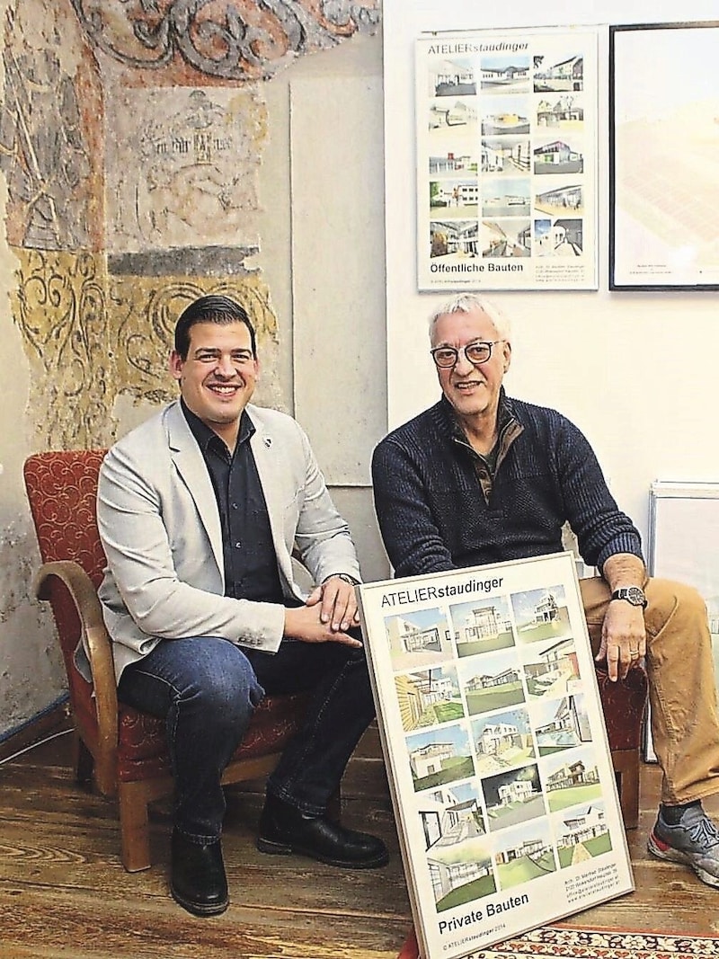 The young town chief Dominic Litzka and star architect Manfred Staudinger are developing ecological visions for the future in Wolkersdorf. (Bild: Landtagsdirektion/Schultes)