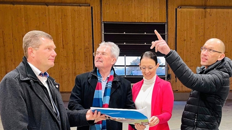 The Mannsdorf eco-pioneers Windisch, Wilfing and the "solar" couple Unger Toma (from left). (Bild: Landtagsdirektion/Schultes)