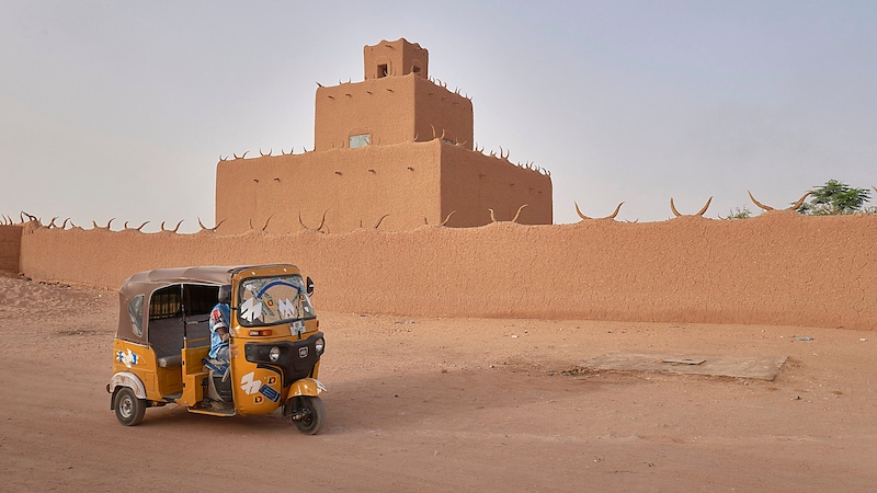 Der Zwischenfall hat sich in der Wüstenstadt Agadez ereignet. (Bild: APA/AFP/Michele Cattani)