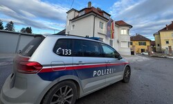 Polizeiauto vor der FPÖ-Parteizentrale in Klagenfurt