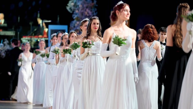 Debutantes opened the Capital City Ball with a Strauss polka. (Bild: Molnar Attila/Attila Molnar)