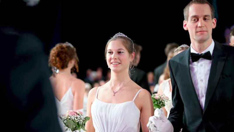 Debutante Isabel and dance partner Bernhard opened the Capital City Ball with a festive polonaise. (Bild: Molnar Attila/Attila Molnar)