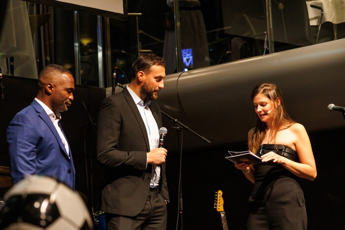 Louis Mahop und Atdhe Nuhiu (mit Moderatorin Isabella Canaval) sind ins Trainerteam der ...