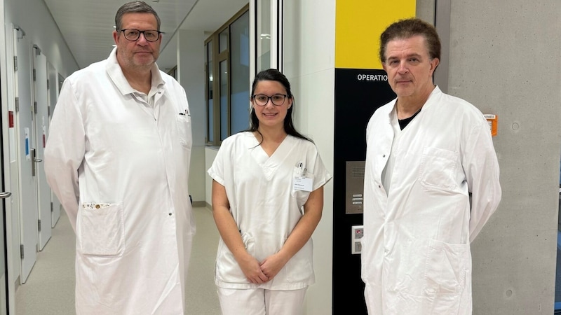 Dr. Thomas Niernberger, medical student Laura Schermann and Primarius Univ.-Prof. Dr. Peter Kornprat performed the procedure. (Bild: zVg)