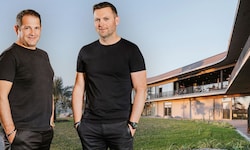 Die Loxone-Gründer Thomas Moser (li.) und Martin Öller (re.) errichteten in Kollerschlag einen ...