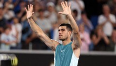 Carlos Alcaraz is through to the second round of the Australian Open. (Bild: AFP/APA/Martin KEEP)