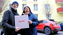 Produzent Thomas Rabitsch und Wohnbaustadträtin Kathrin Gaál präsentierten das posthume Hansi-Lang-Album dort, wo es entstanden ist. (Bild: Jöchl Martin)