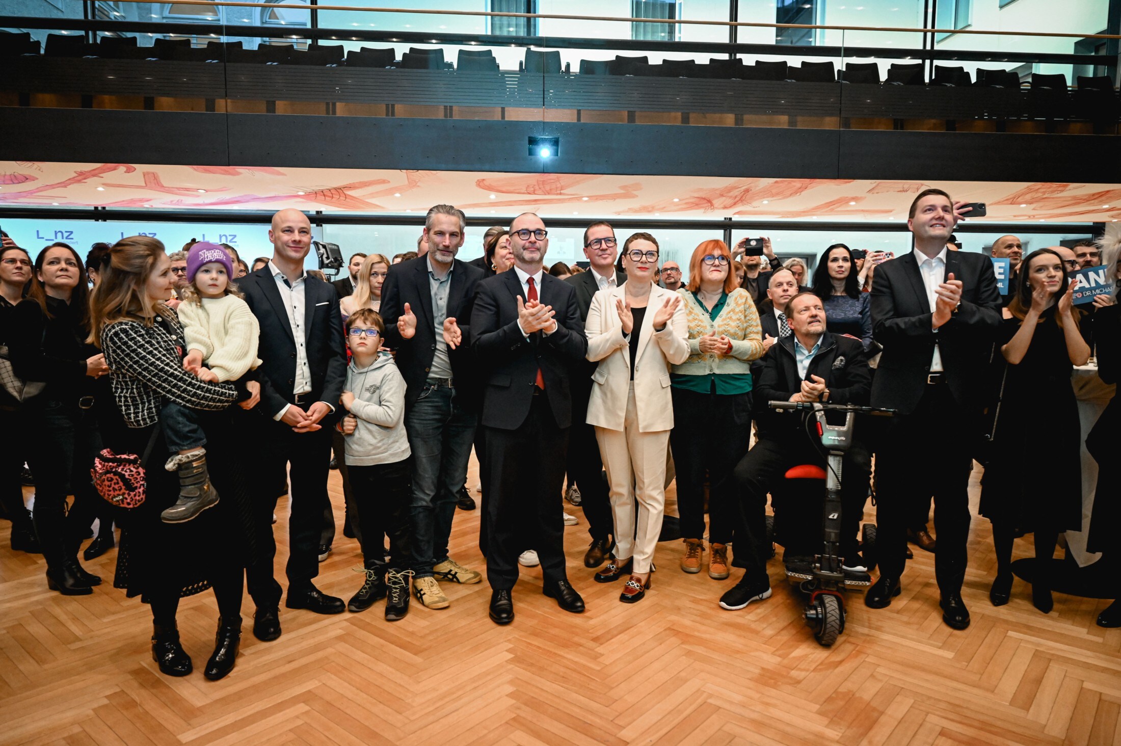 Only a few splashes of color - How the people of Linz voted in the city ...