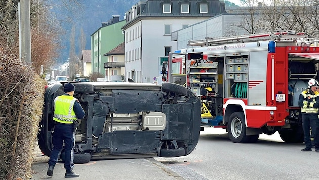 Das Auto blieb auf der Seite liegen. (Bild: Markus Tschepp)