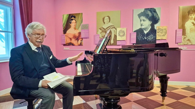 Höhepunkt beim Besuch des House of Strauss: Eine Führung mit Prof. Eduard Strauss, der auch über Urgroßonkel Johann Strauss II. erzählte. (Bild: Mario Aberl)