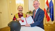 Ernst „Ernstl“ Graft erhielt von Bundesminister Gerhard Karner die Auszeichnung für seinen ...