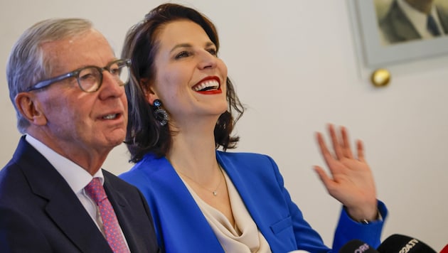 Wilfried Haslauer, still head of the state government, with his successor Karoline Edtstadler (Bild: Tschepp Markus)