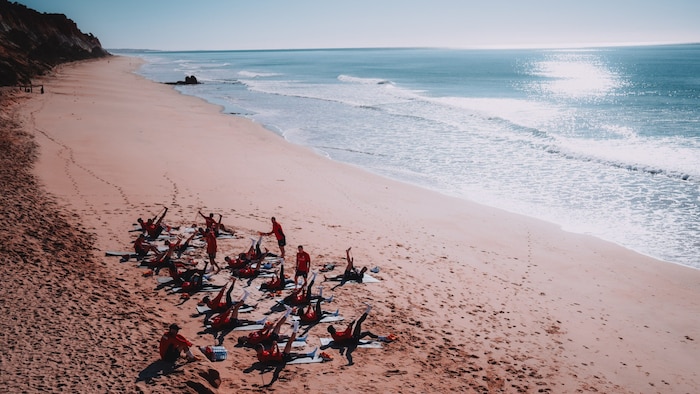 Die Bullen absolvierten eine Einheit am Strand.