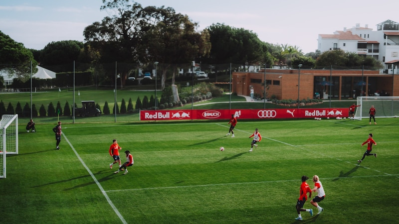 Die Bullen beim Training in Portugal. (Bild: FC Red Bull Salzburg – Fabian Weirather)