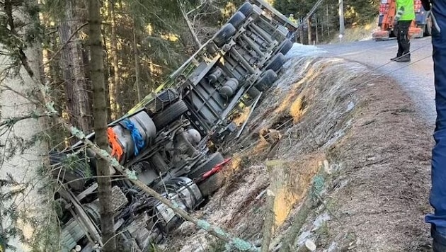 Die Bergung gestaltete sich schwierig. (Bild: FF Oberzeiring)