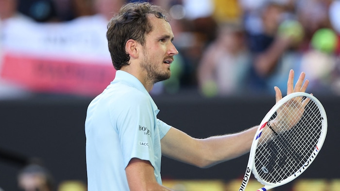 Daniil Medvedev defeated Kasidit Samrej in five sets.