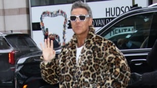 Robbie Williams sorgt in New York City für Fashion-Aufsehen.