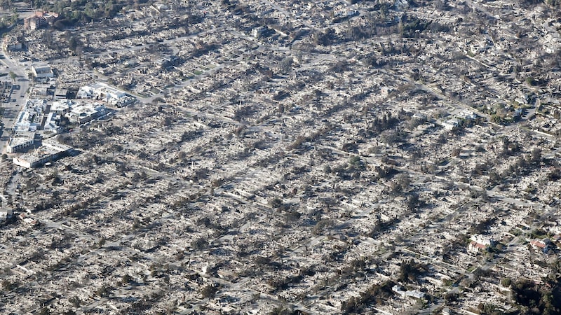 Nach bisherigen Angaben wurden mehr als 12.000 Gebäude zerstört oder beschädigt. (Bild: APA/Getty Images via AFP/GETTY IMAGES/MARIO TAMA)