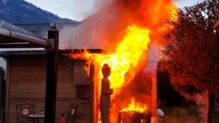 Die Sauna brannte wie Zunder.  (Bild: Feuerwehr Hohenems)