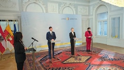 Martin Gruber, Gaby Schaunig und Beate Prettner präsentierten die Regierungsbeschlüsse. (Bild: Felix Justich)