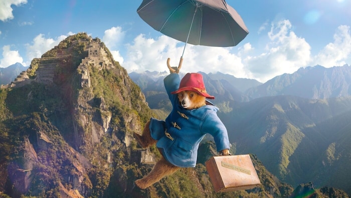 In den Londoner Windsor Gardens herrscht helle Aufregung. Zum Glück ist es ein Grund zum Feiern. Denn Paddington, der flauschige Bär, darf auf Reisen gehen.