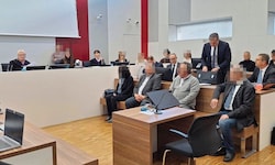 Gedränge auf der Anklagebank in Eisenstadt. Martin Pucher konnte nicht erscheinen.