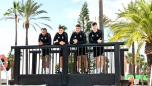 Fühlen sich im Camp in Estepona wohl: Thierno Ballo, Adis Jasic, Dejan Zukic und Boris Matic (v. li.). (Bild: f. pessentheiner)