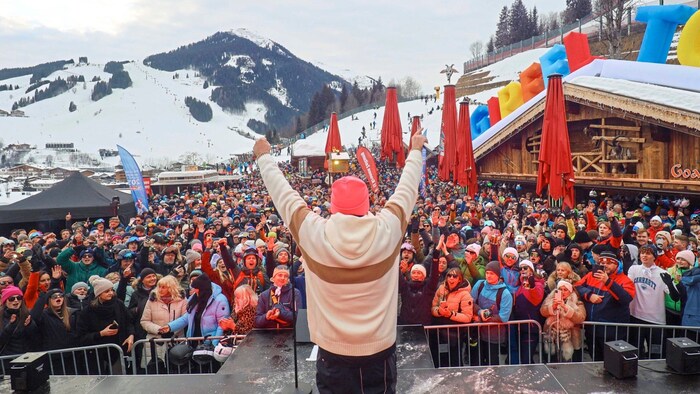 hey Baby! Gerry Friedle heizte den Gästen ein und die feierten den Charts-Star, der alle seine ...