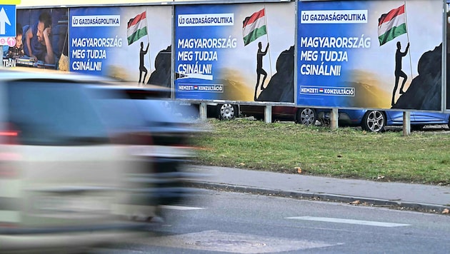 The government in Budapest is currently advertising its own economic policy: "Hungary can do it." (Bild: APA/AFP/Attila KISBENEDEK)