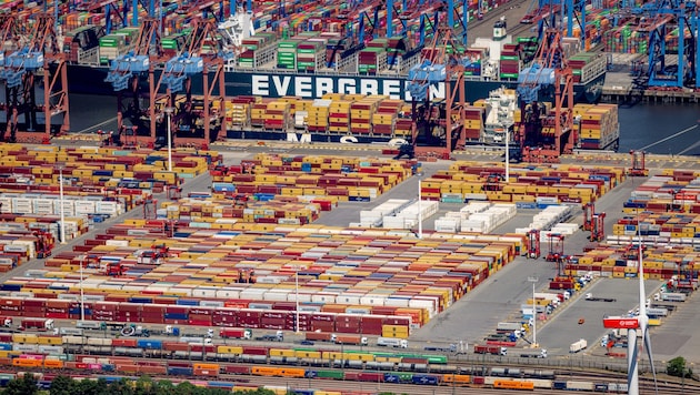 Am Hamburger Hafen könnte künftig weniger in die USA verschifft werden. (Bild: AFP/Axel Heimken)