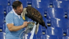 Falconer Juan Bernabe was employed by Lazio Roma for almost 15 years. (Bild: AP ( via APA) Austria Presse Agentur/ASSOCIATED PRESS)